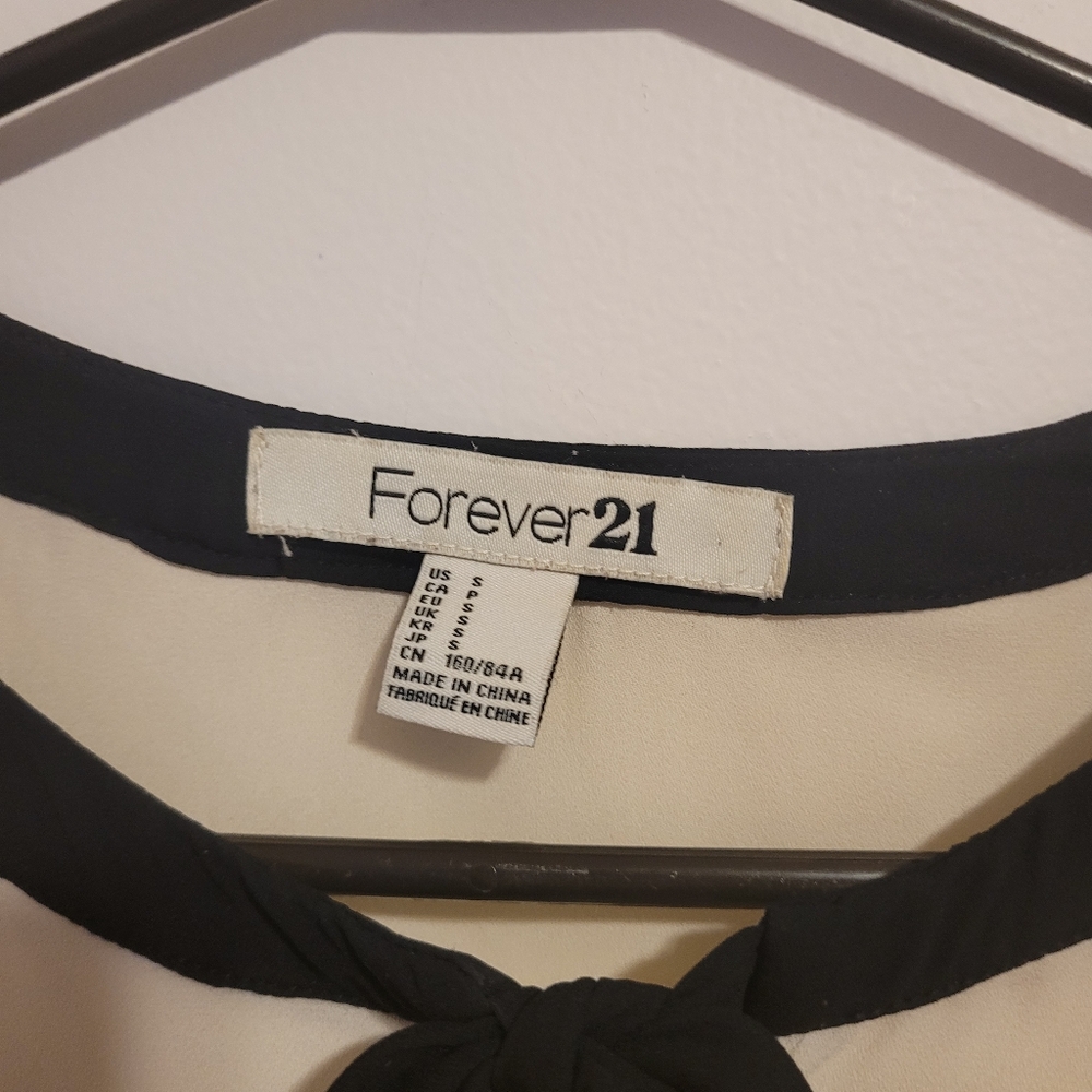 Forever 21 Chiffon Button Up Blouse - Picture 4 of 7